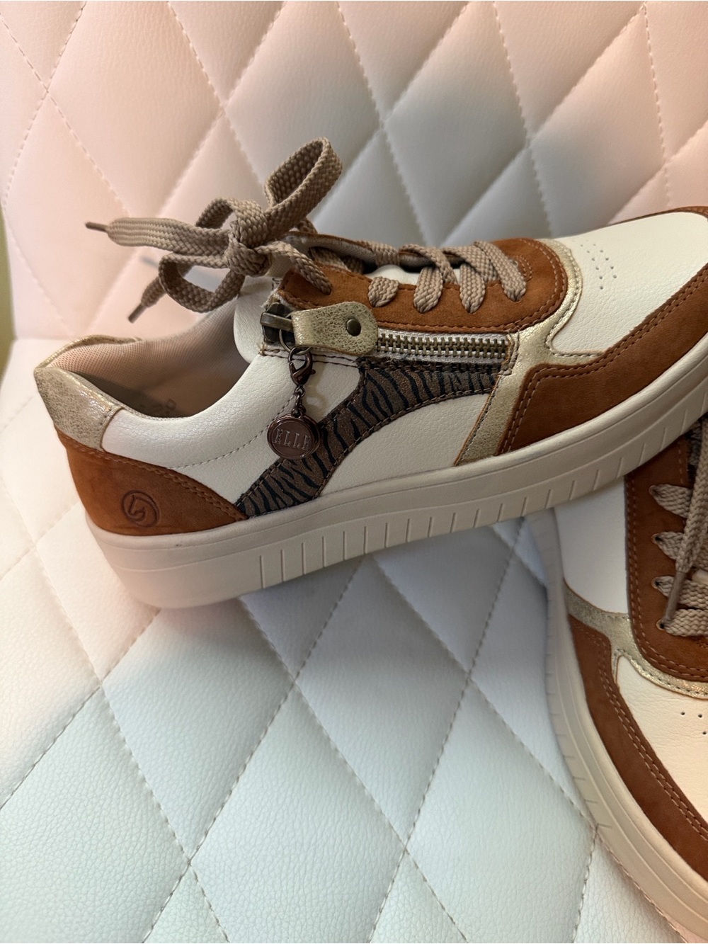 Remonte Cream and Brown Leather Zip-Front Sneaker